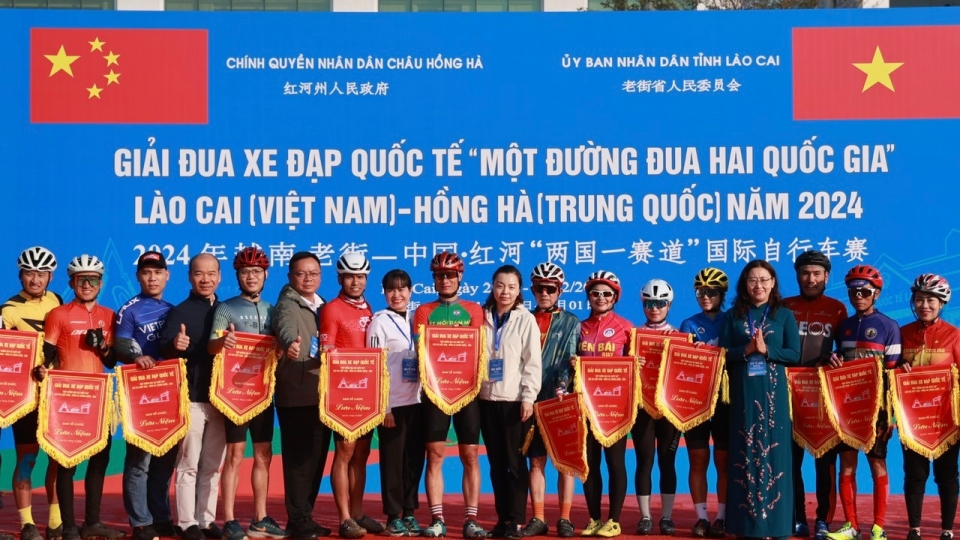 Vietnam and China co-host international cycling race